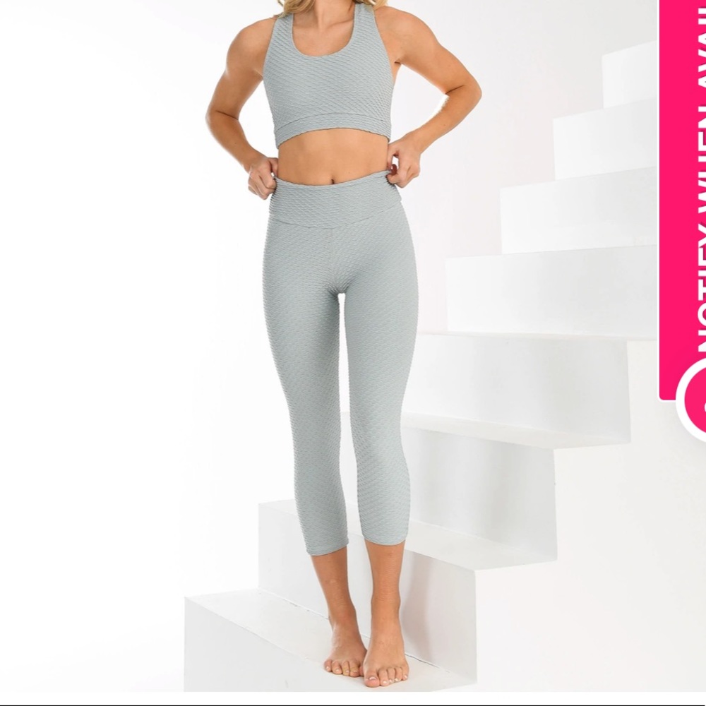 Booty by Brabants Frost croco set, sports bra and cropped leggings